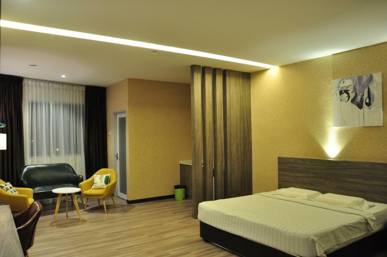 Frazel Inn Hotel Parit Buntar Exteriér fotografie