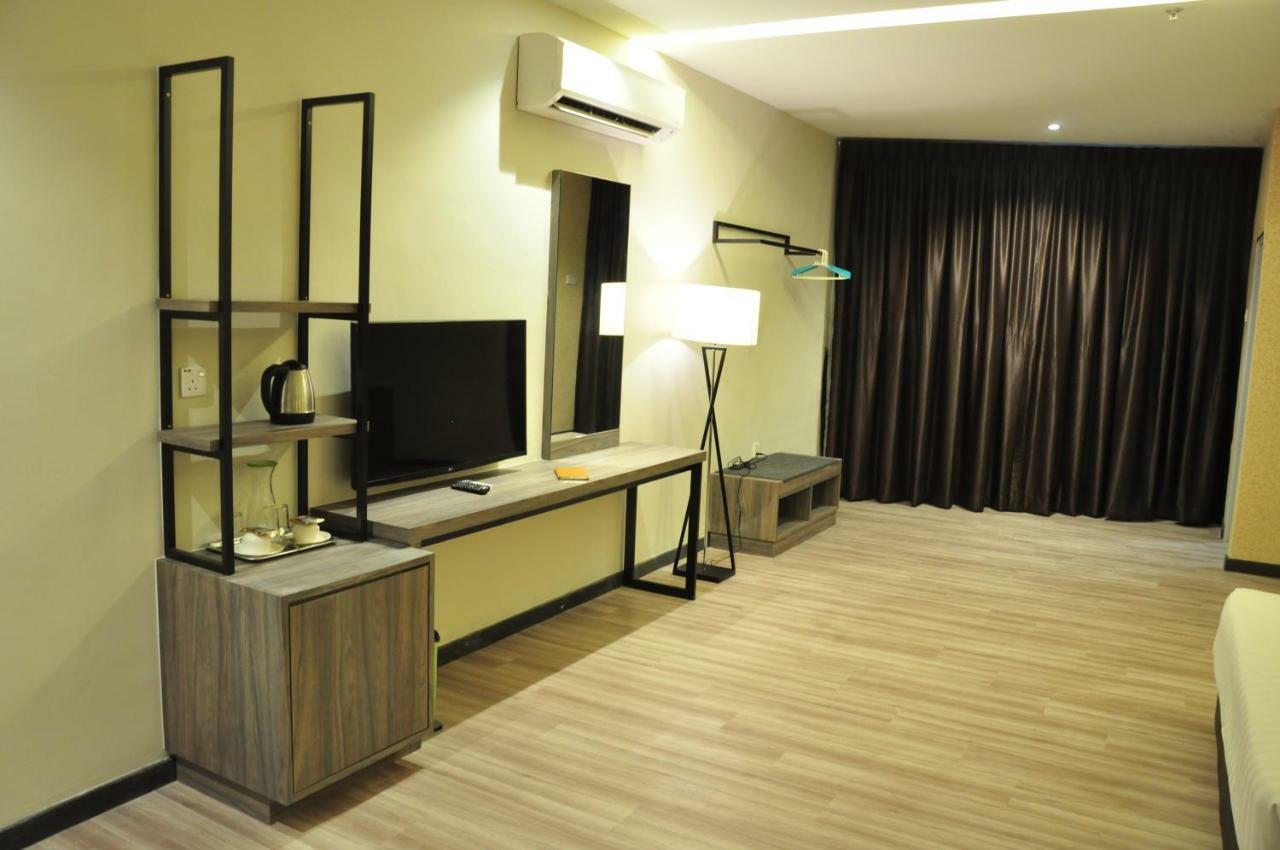 Frazel Inn Hotel Parit Buntar Exteriér fotografie