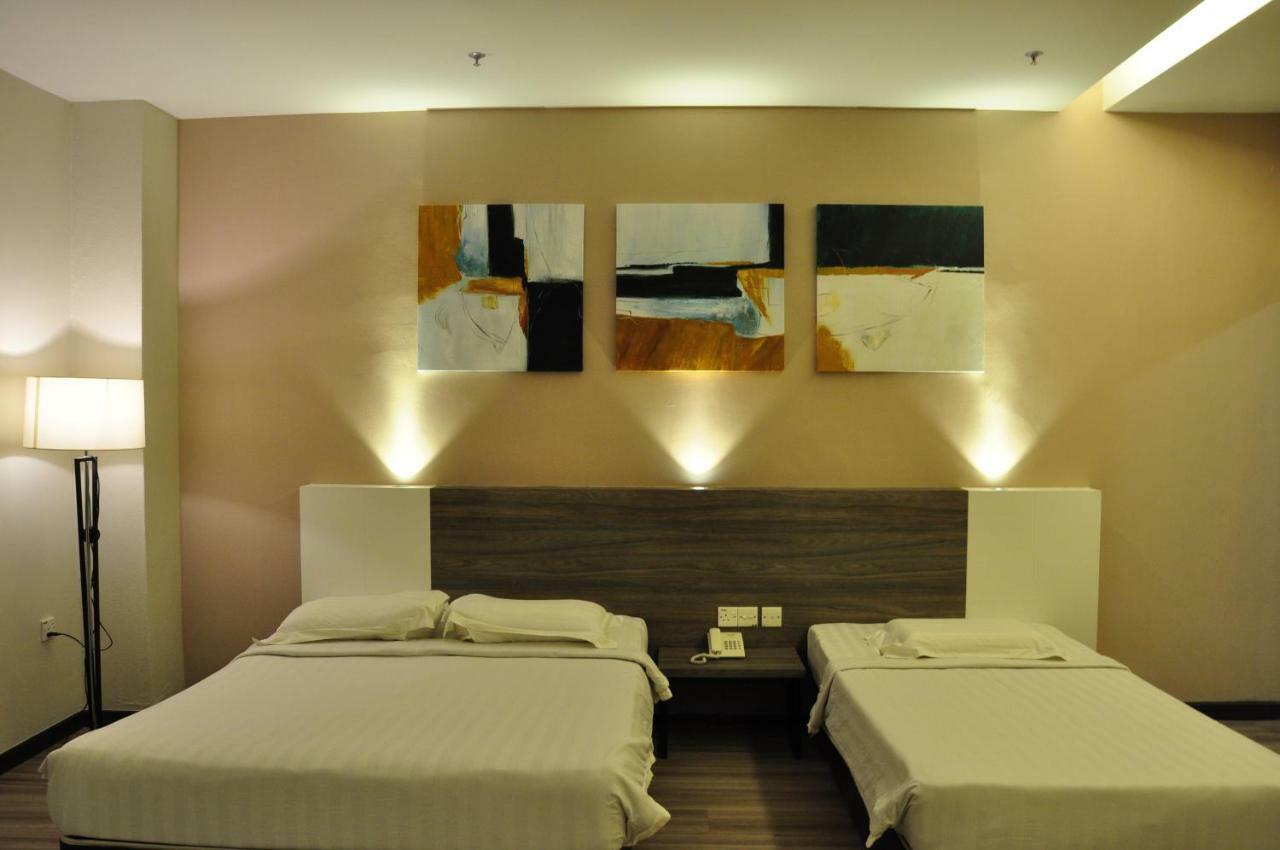 Frazel Inn Hotel Parit Buntar Exteriér fotografie