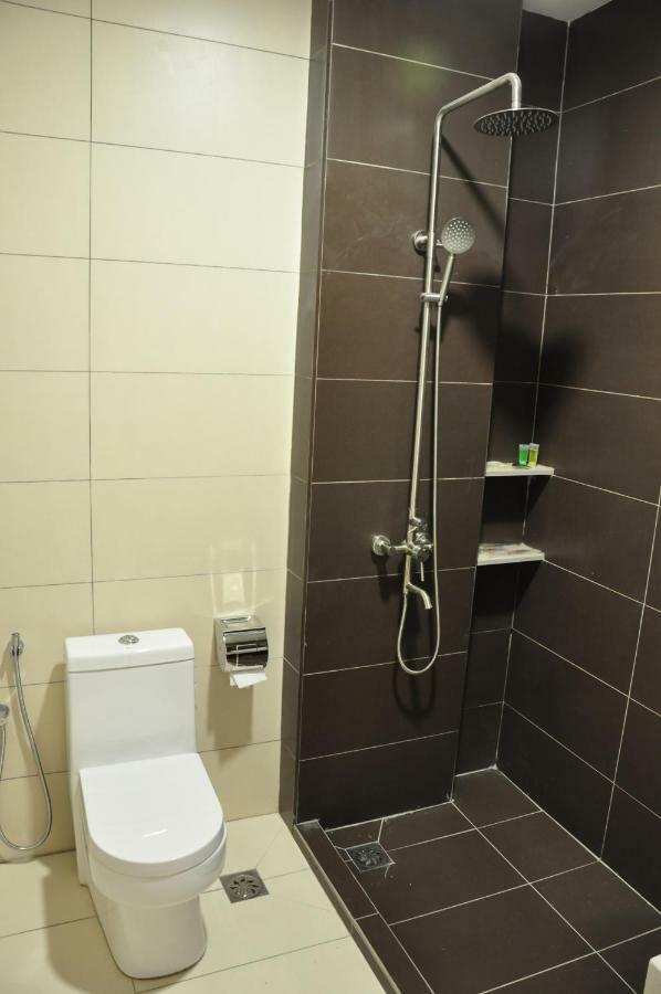 Frazel Inn Hotel Parit Buntar Exteriér fotografie