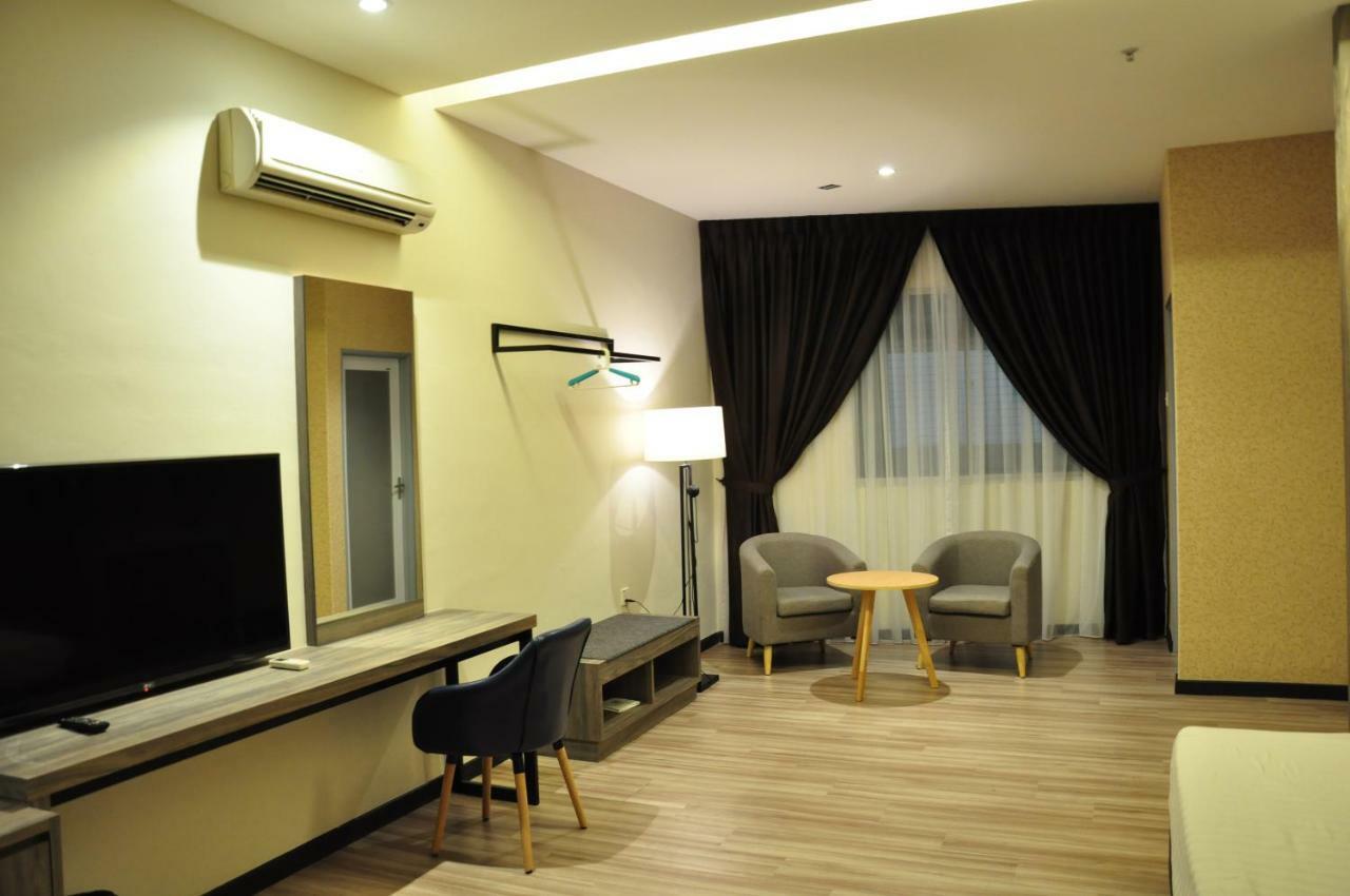 Frazel Inn Hotel Parit Buntar Exteriér fotografie