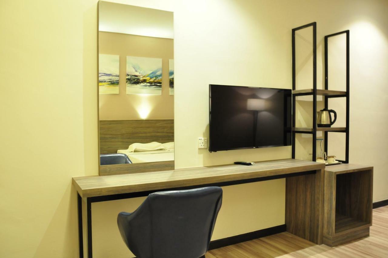 Frazel Inn Hotel Parit Buntar Exteriér fotografie