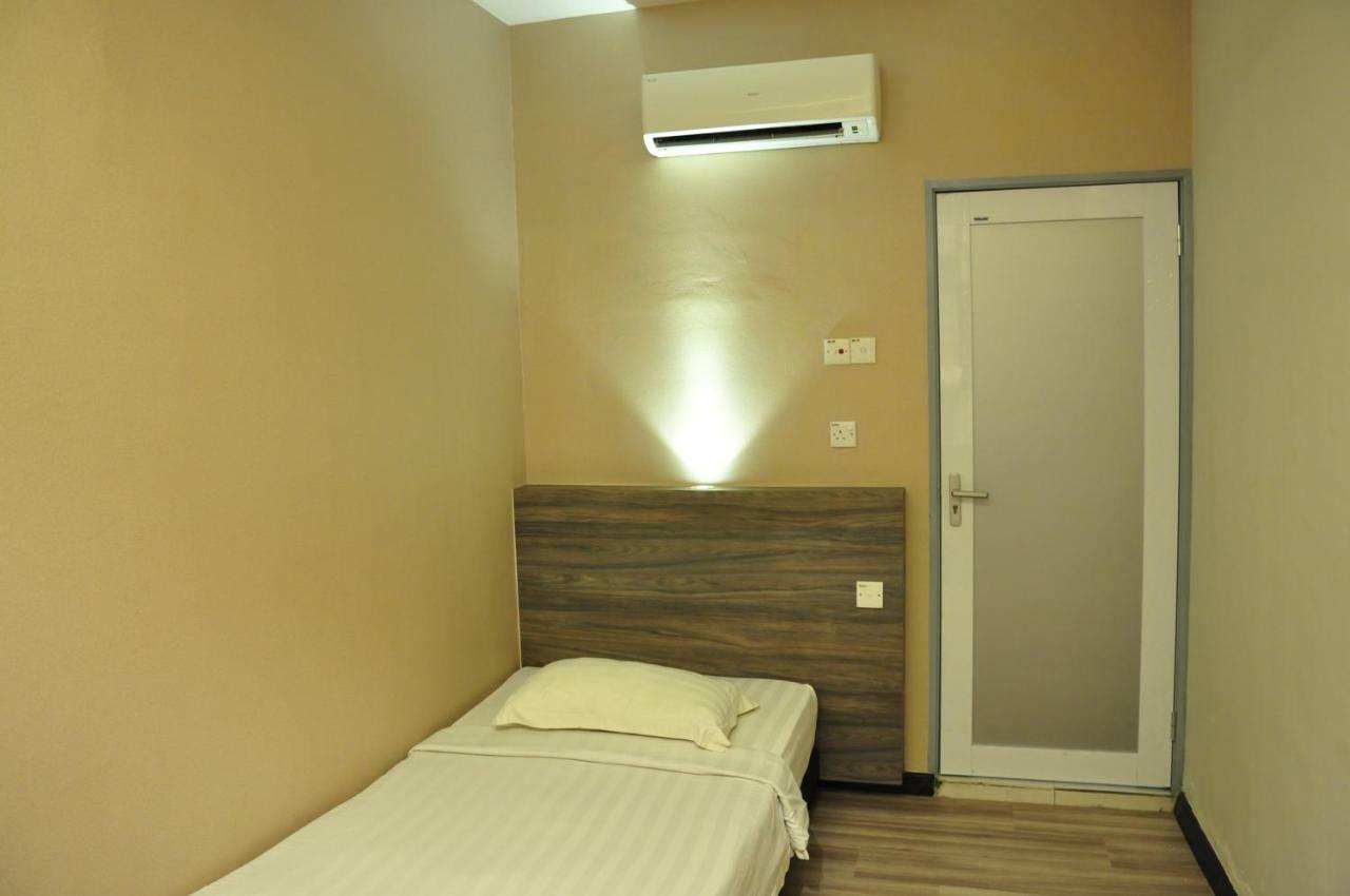 Frazel Inn Hotel Parit Buntar Exteriér fotografie
