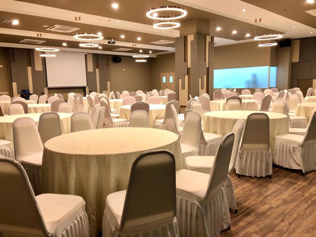 Frazel Inn Hotel Parit Buntar Exteriér fotografie