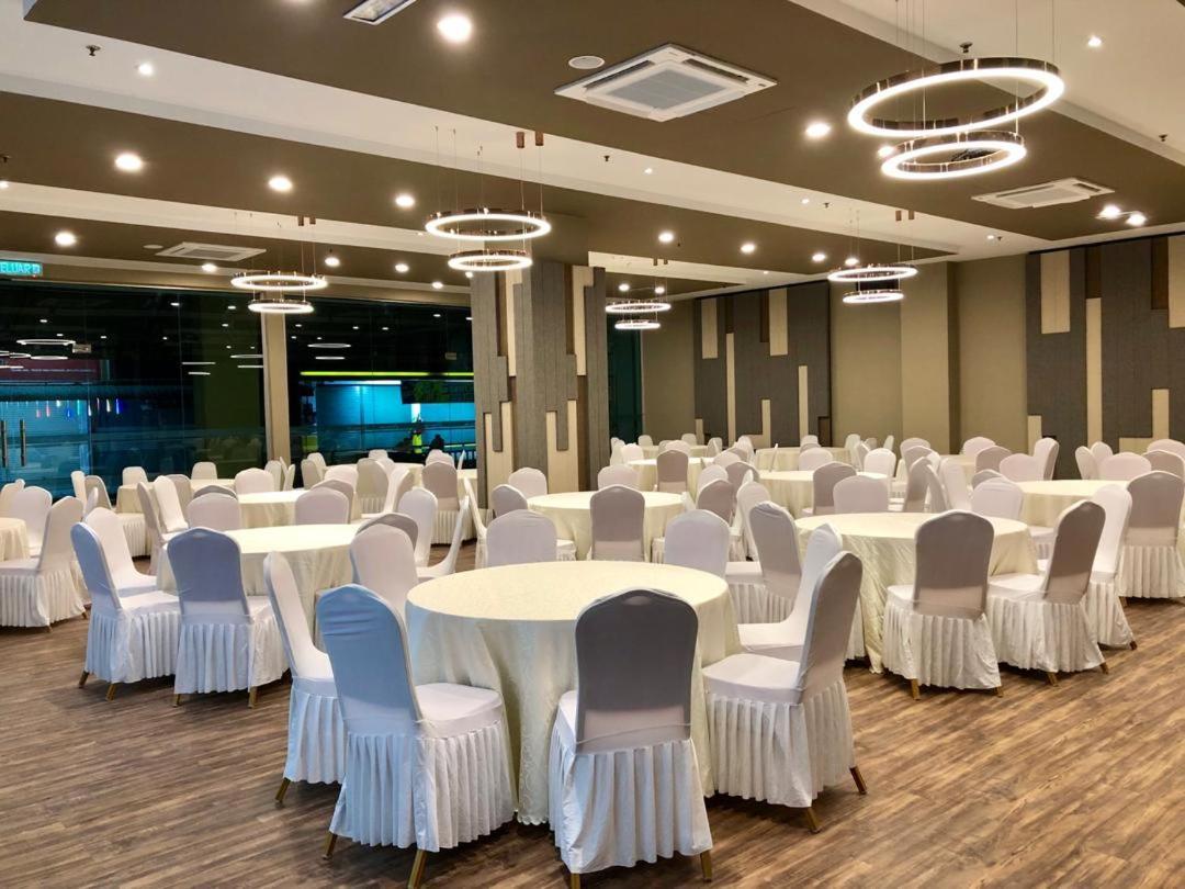 Frazel Inn Hotel Parit Buntar Exteriér fotografie